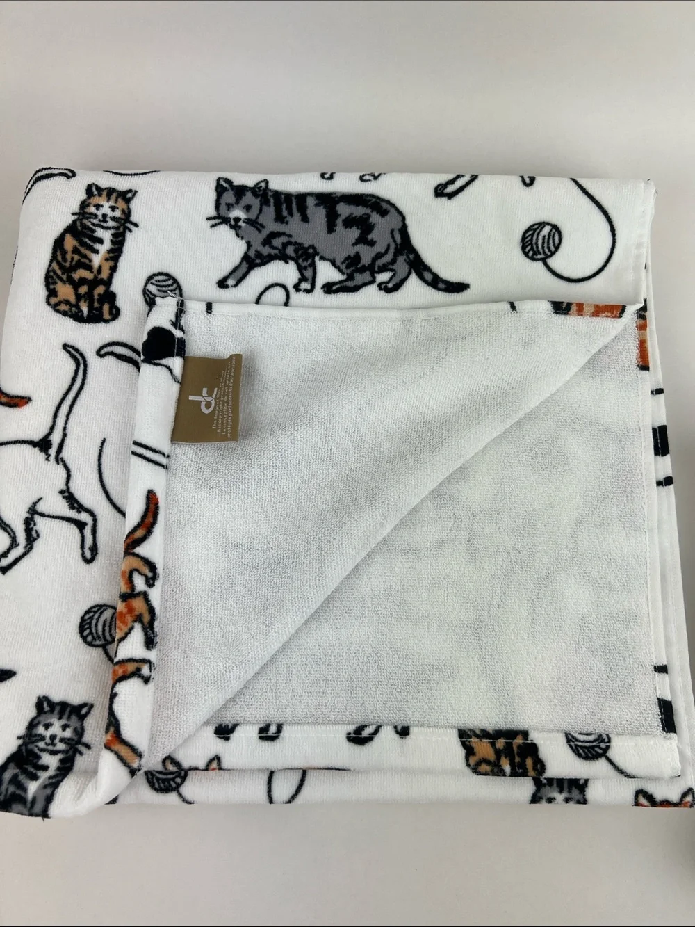 Deborah Connolly Bath Towels Playful Cat Design Soft Cotton Velour 3 Pc Set NEW